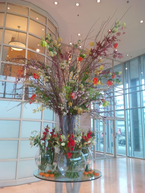 And big flowers in the lobby!