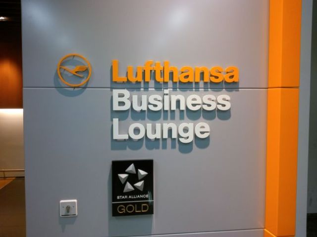 Lounge is not foggy.