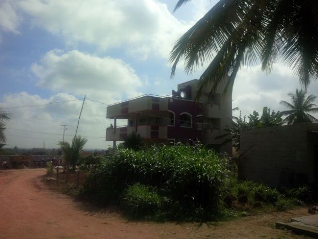 I like how buildings and little complexes seem to sprout up in the seeming middle of nowhere.