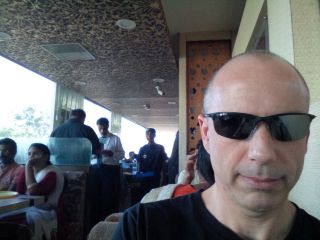 Mohan just walked in and took an open table. He's like a celebrity :-)