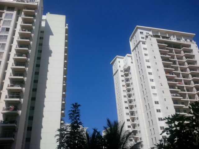 Goutham's complex. I was invited (and happily accepted) to lunch by Goutham and Jaya.  YUMMMY!