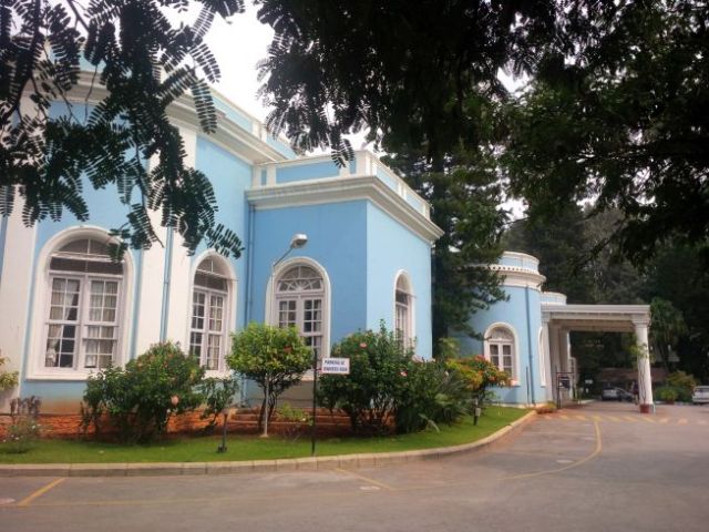 Lunchtime at the Bangalore Club.